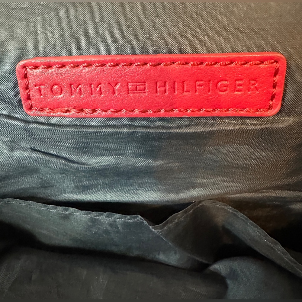 Tommy Hilfiger Black Signature Logo Tote Shoulder Bag w/ Gold Tone Purse Charm - Picture 4 of 8
